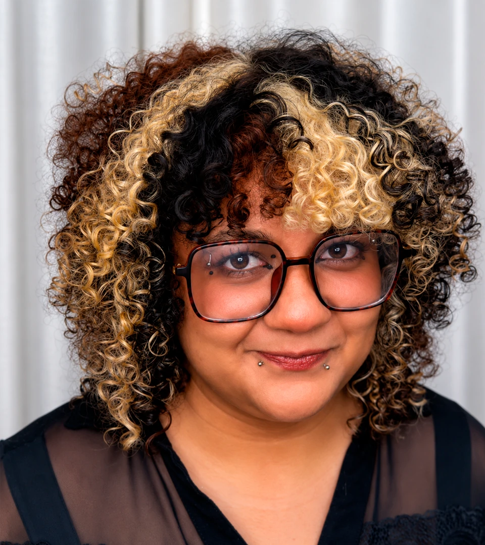 Cabelo com mechas coloridas
